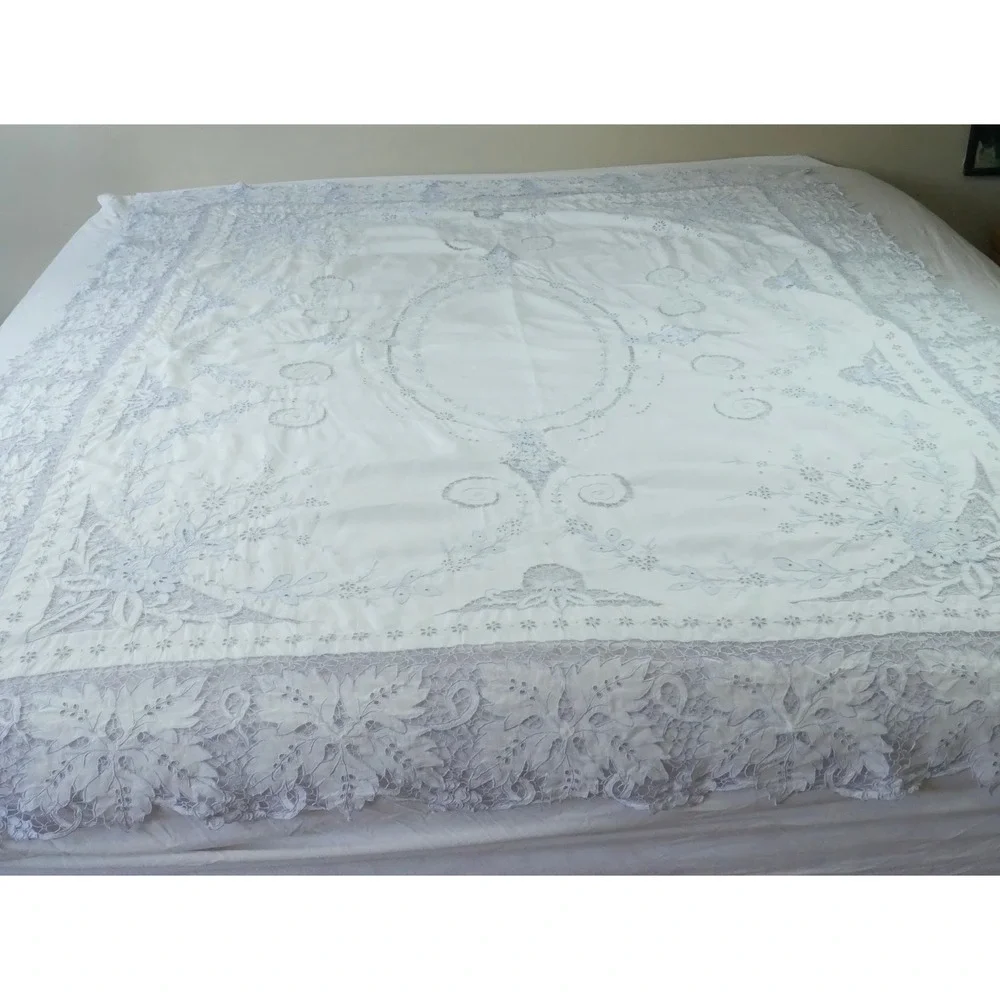 Vintage White Lace Cutwork Tablecloth Floral Madiera Embroidery Bleu White 79x64